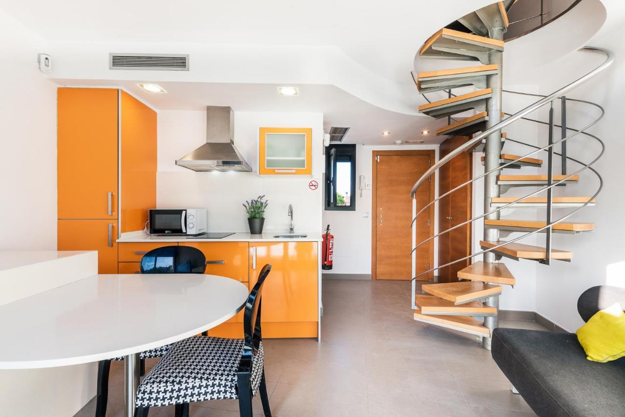 Aparthotel Las Palmeras Castelldefels Dış mekan fotoğraf