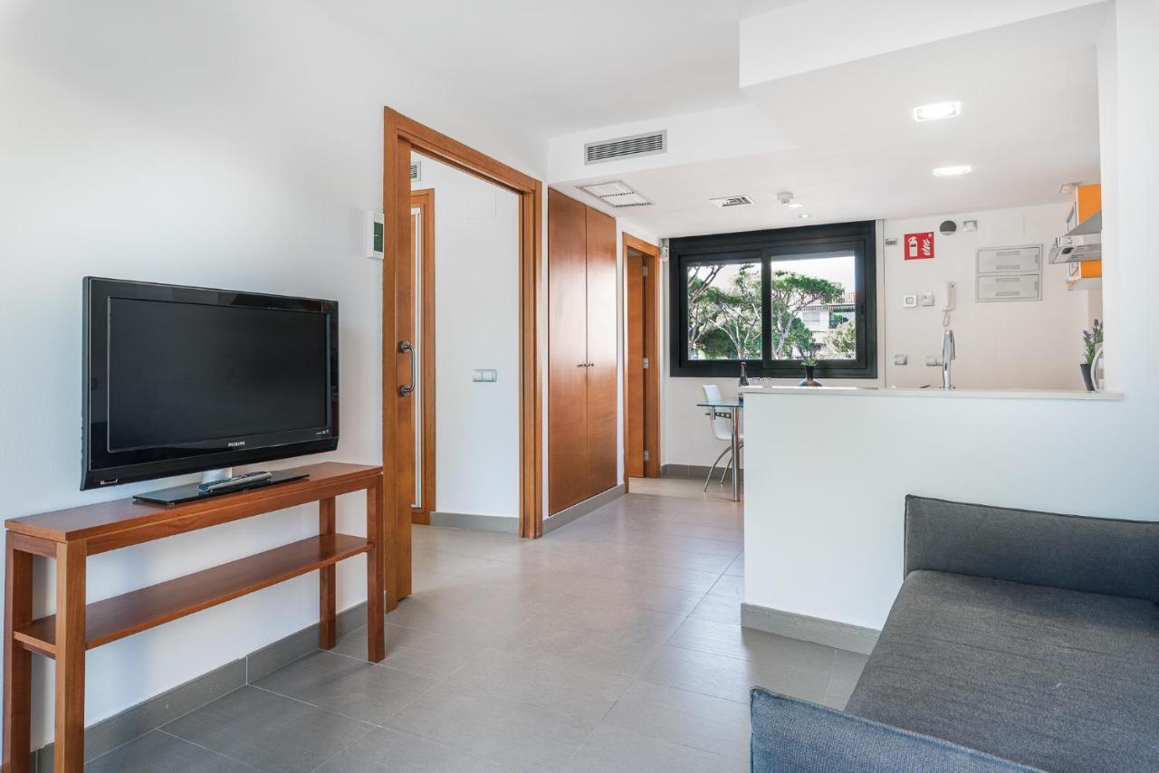 Aparthotel Las Palmeras Castelldefels Dış mekan fotoğraf