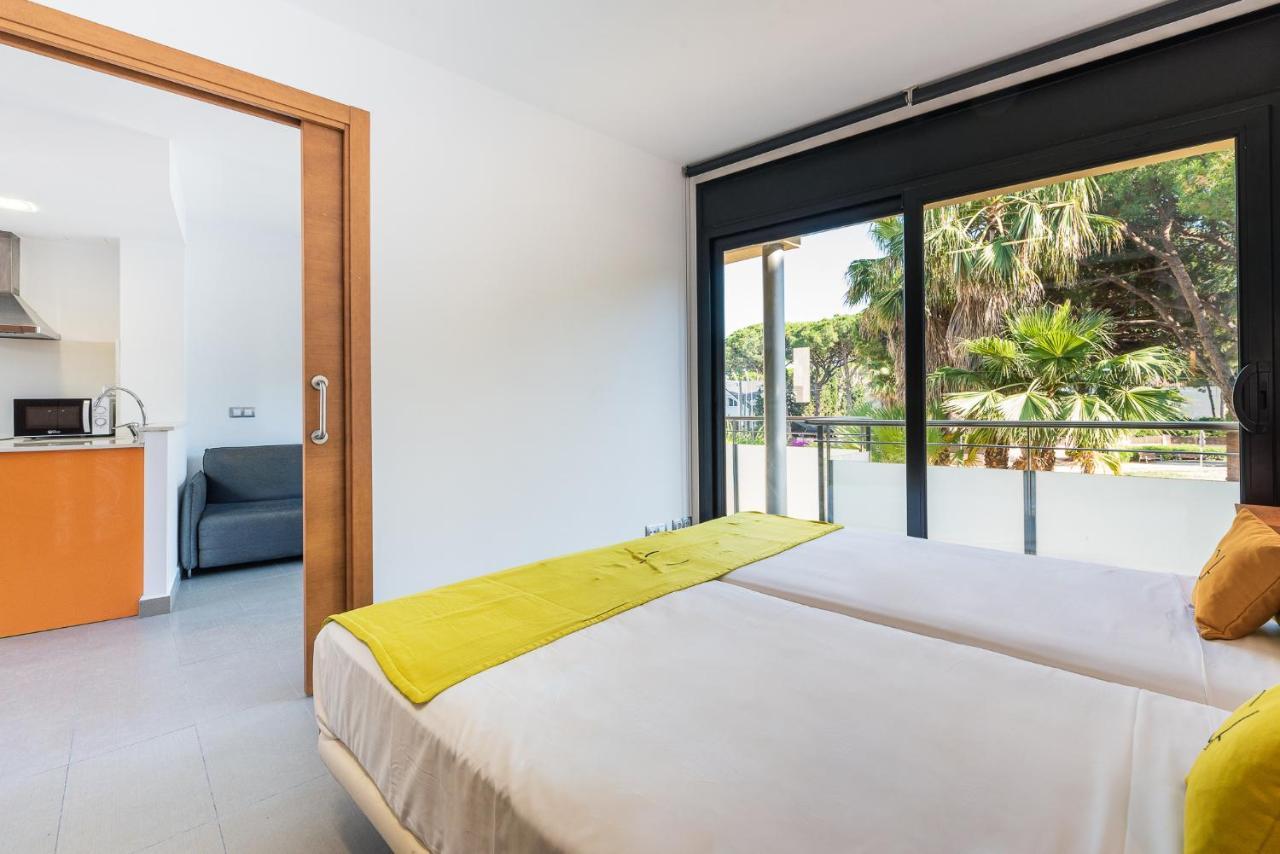 Aparthotel Las Palmeras Castelldefels Dış mekan fotoğraf