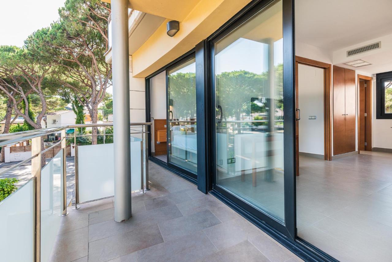 Aparthotel Las Palmeras Castelldefels Dış mekan fotoğraf