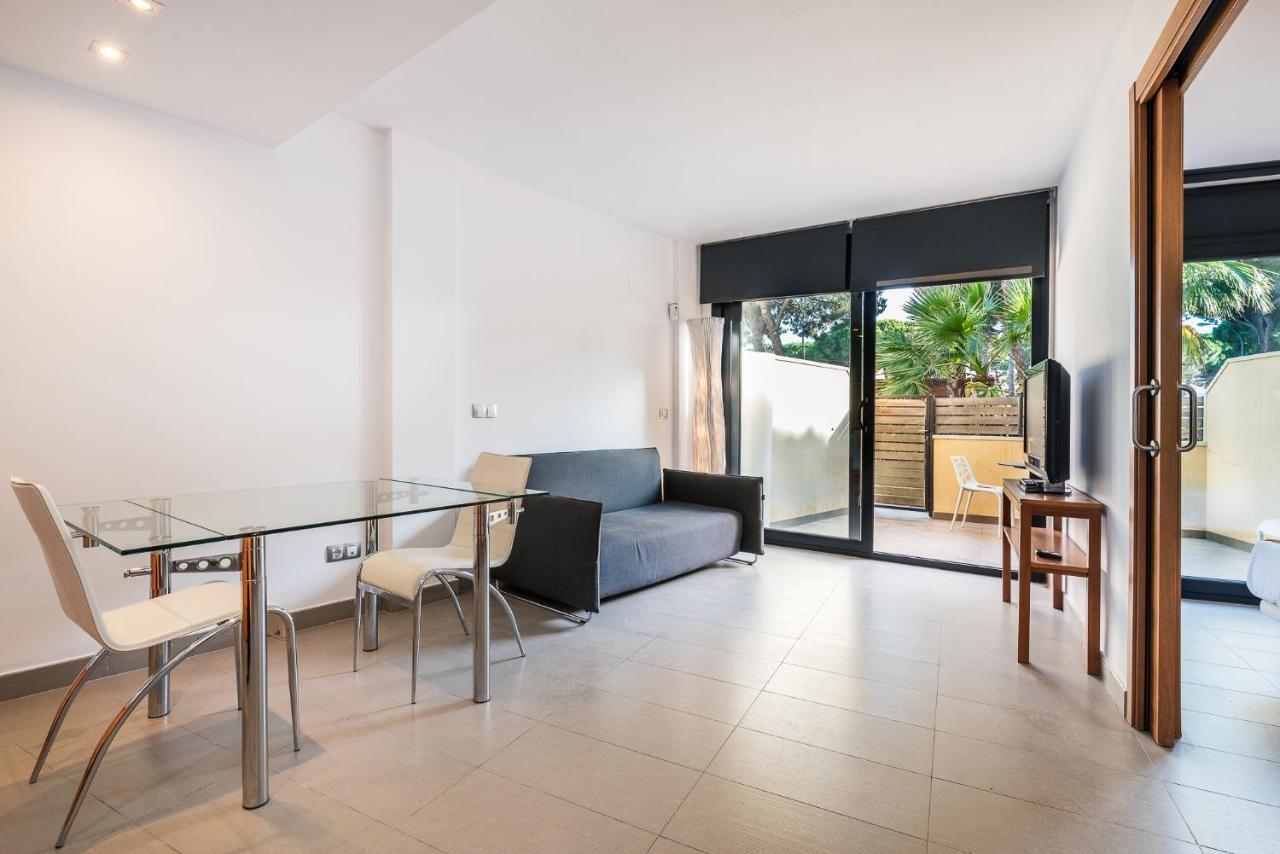 Aparthotel Las Palmeras Castelldefels Dış mekan fotoğraf