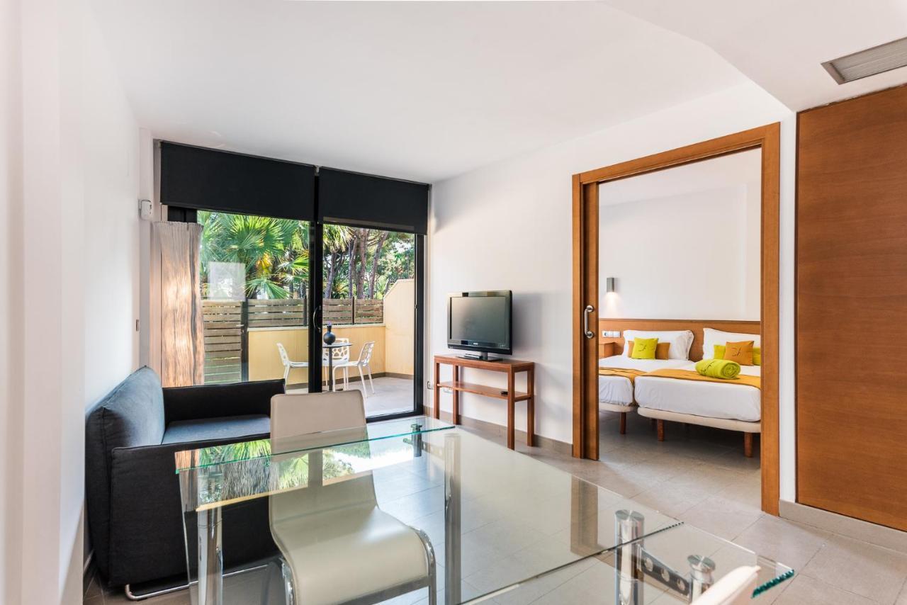 Aparthotel Las Palmeras Castelldefels Dış mekan fotoğraf