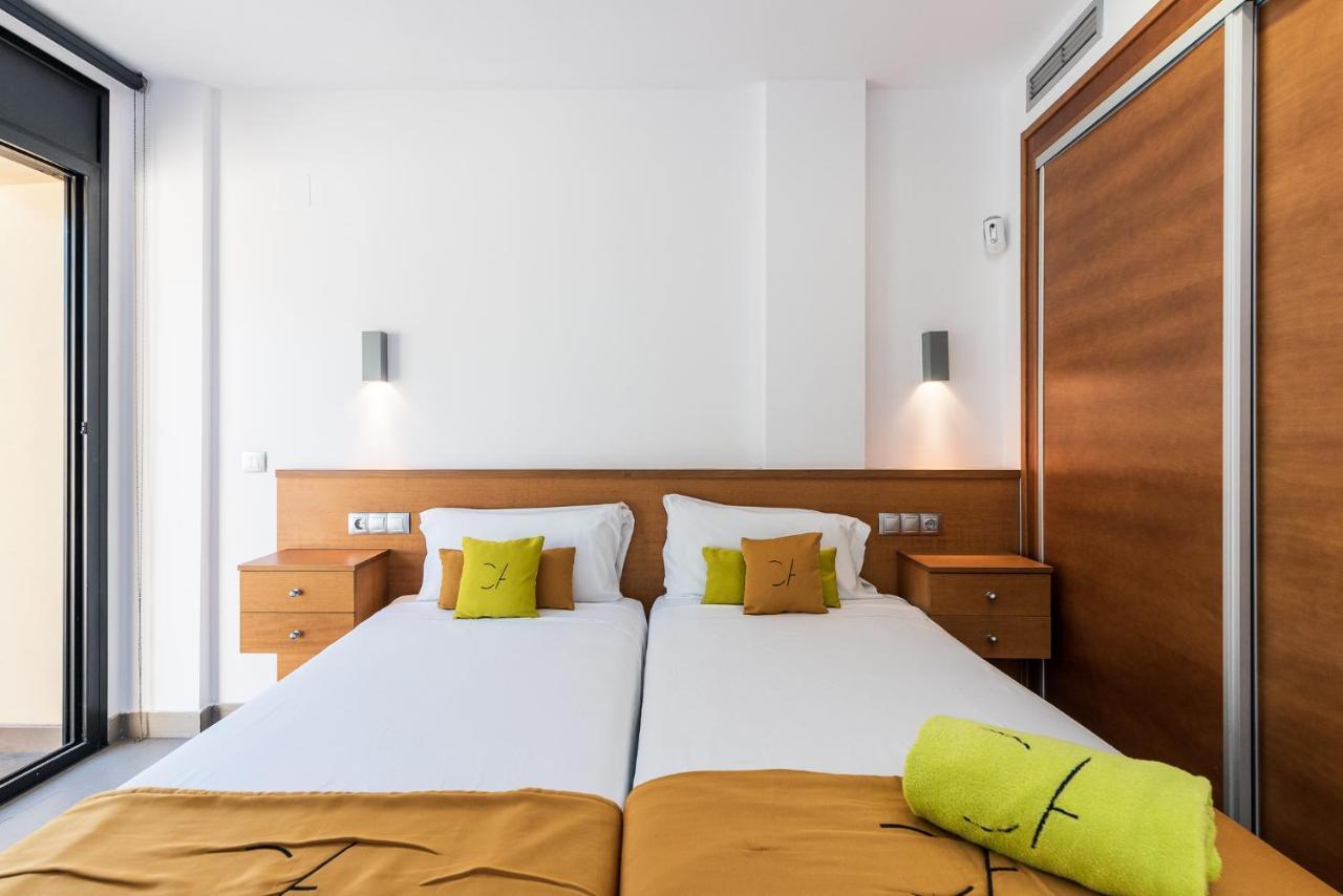 Aparthotel Las Palmeras Castelldefels Dış mekan fotoğraf