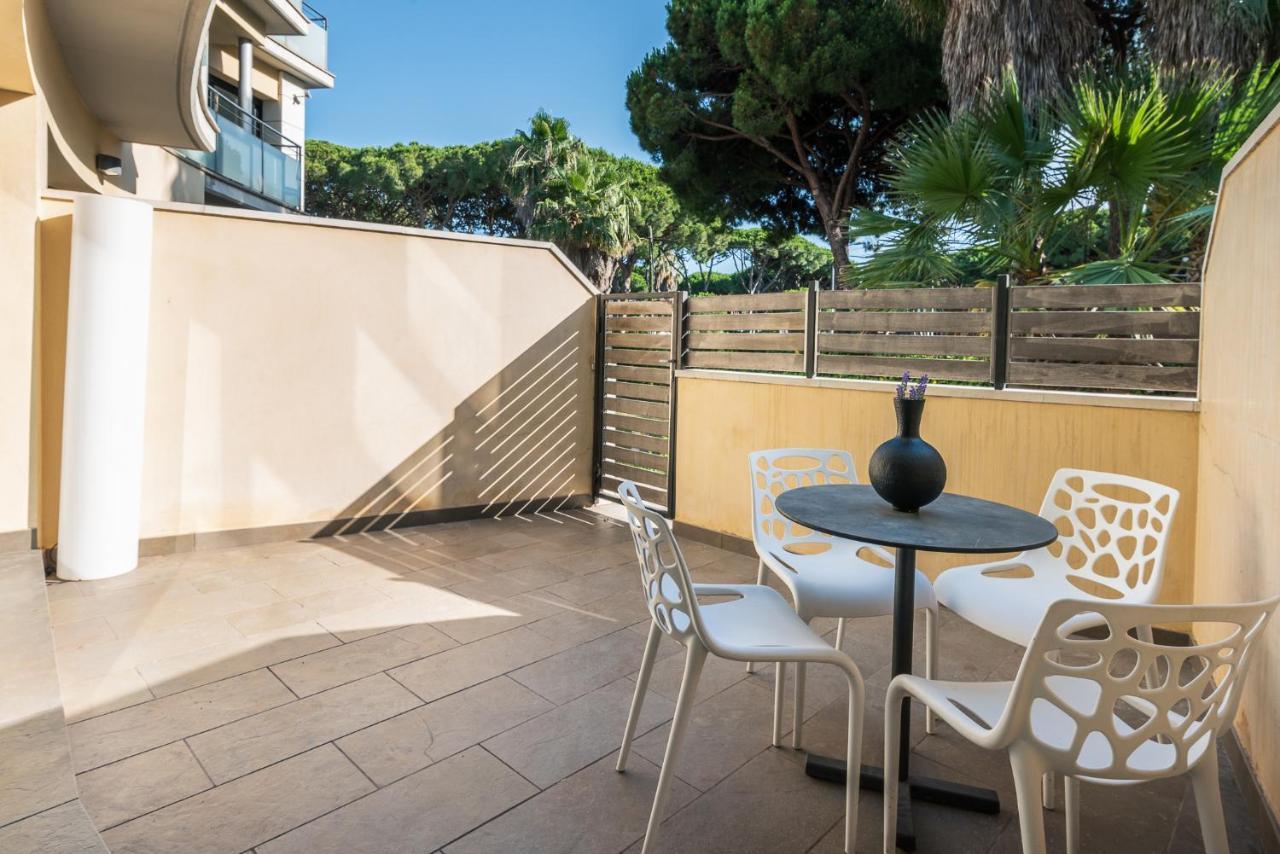 Aparthotel Las Palmeras Castelldefels Dış mekan fotoğraf