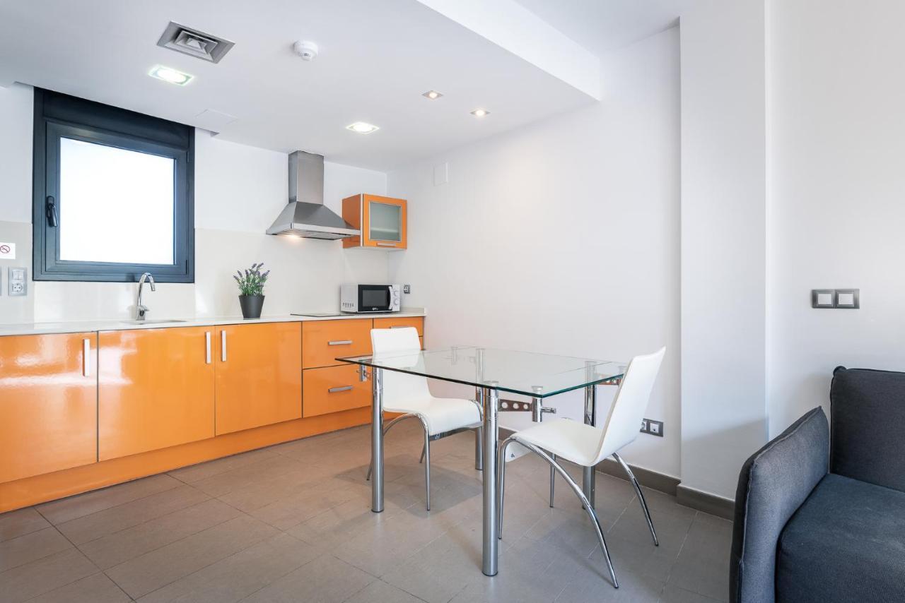 Aparthotel Las Palmeras Castelldefels Dış mekan fotoğraf