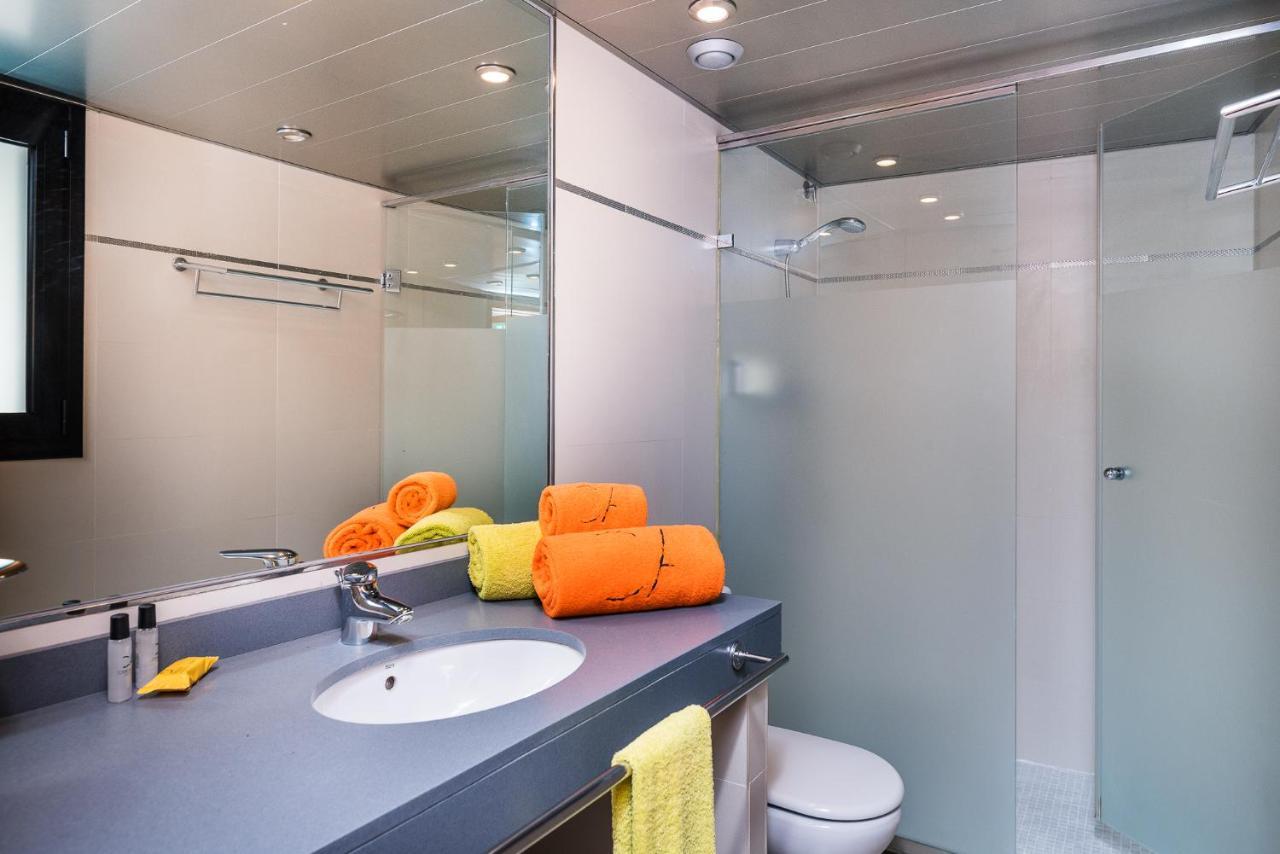 Aparthotel Las Palmeras Castelldefels Dış mekan fotoğraf