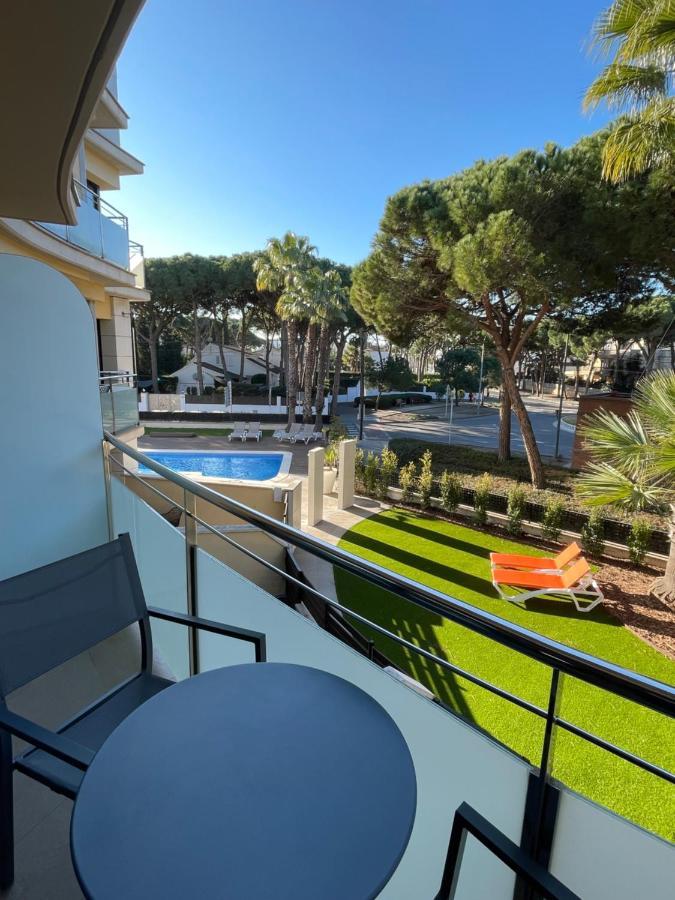 Aparthotel Las Palmeras Castelldefels Dış mekan fotoğraf