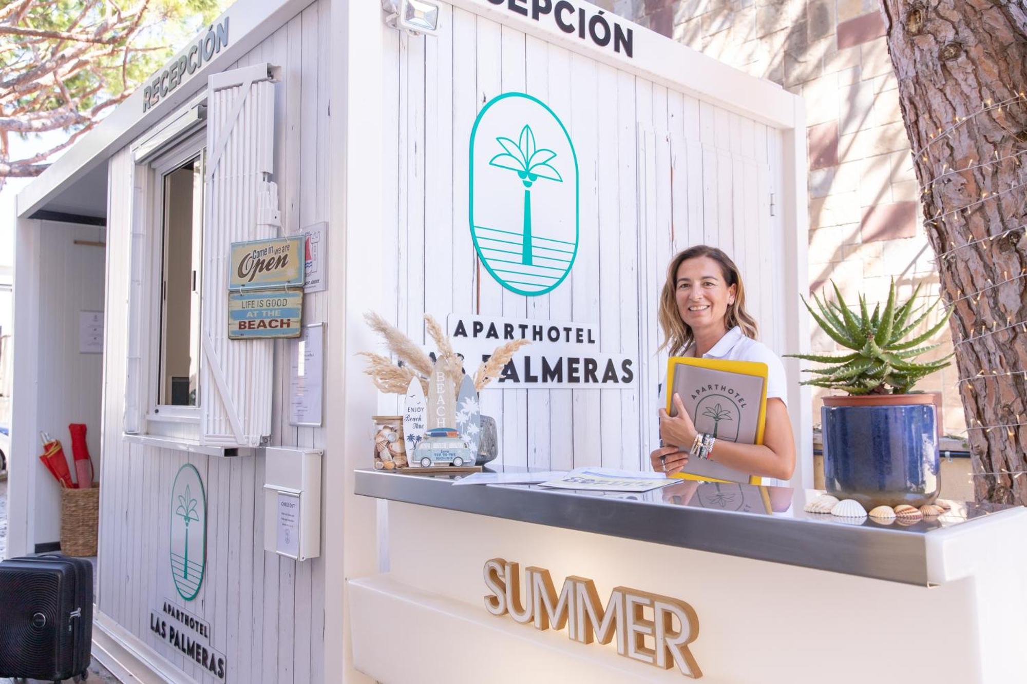 Aparthotel Las Palmeras Castelldefels Dış mekan fotoğraf